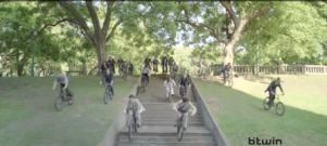 Nuova pubblicità Btwin con invasione di biciclette! Video