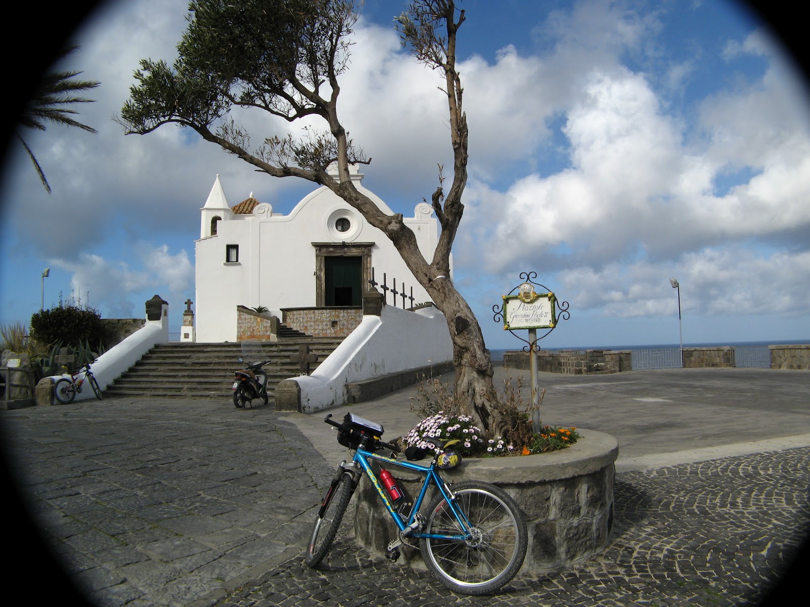 Ischia in bicicletta: itinerario su strada o in mountain bike