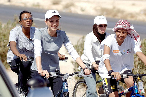 Follow the Women: le donne in bici per la pace