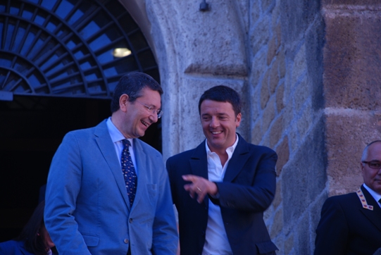 Niente bici per Renzi e Marino: “troppo rischioso”. I sindaci ai Fori Imperiali a piedi