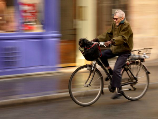 Olanda: sempre più anziani pedalano grazie alle bici elettriche