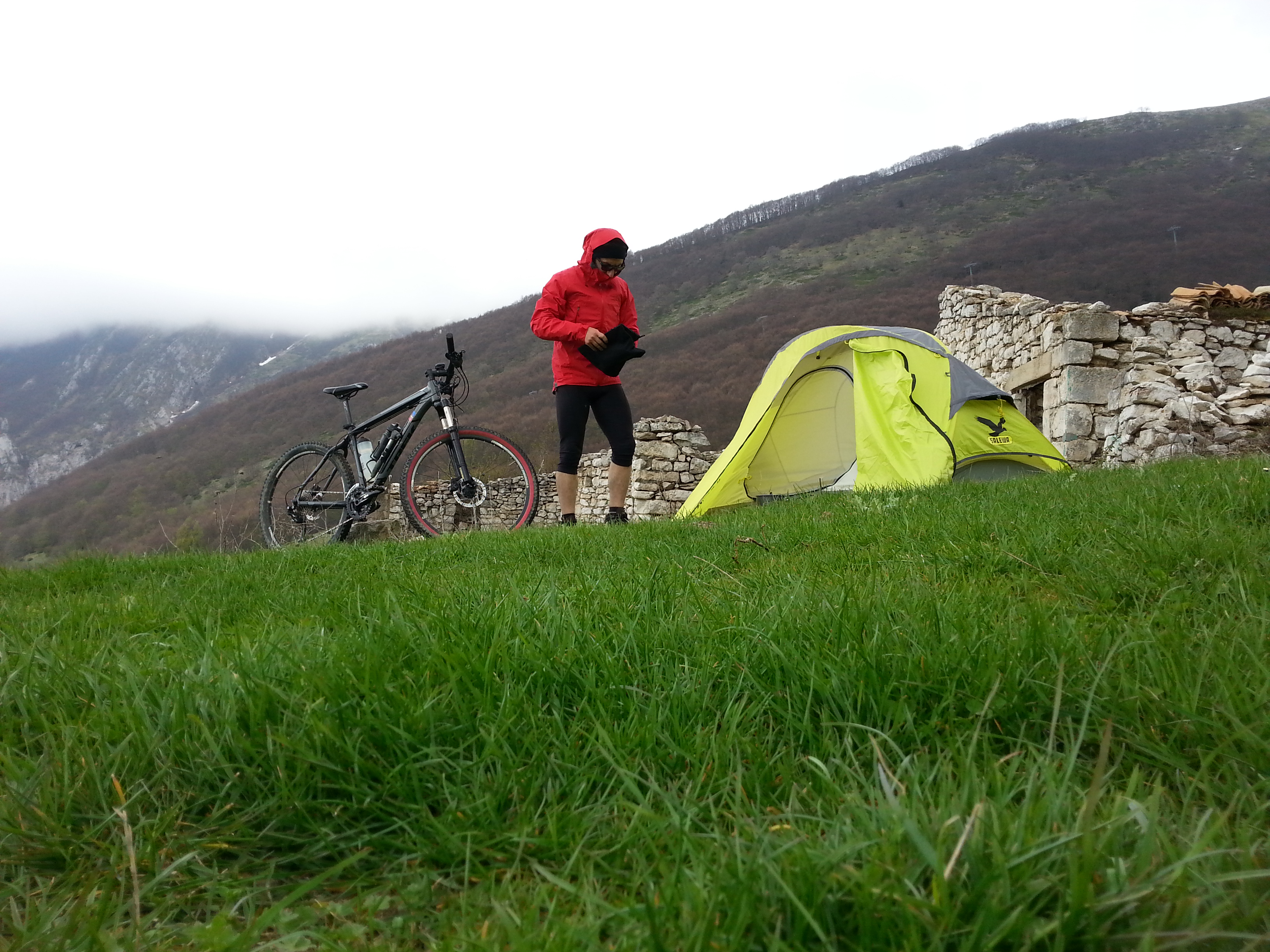Cicloeremia, viaggio in bici fra i paesi abbandonati