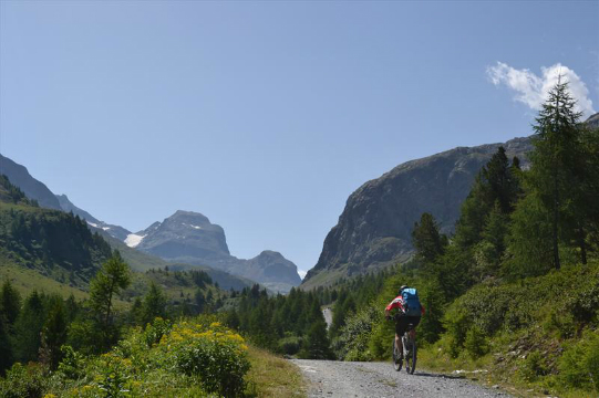 In bici lungo le Perle delle Alpi