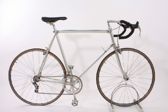 Bicicletta con telaio in alluminio