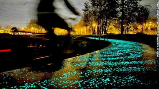 La pista ciclabile stellata in omaggio a Van Gogh