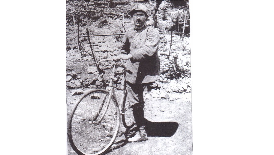 Ritratto di Enrico Toti, bersagliere ciclista