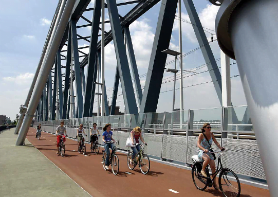 Piste ciclabili veloci, verso un ciclismo urbano senza barriere