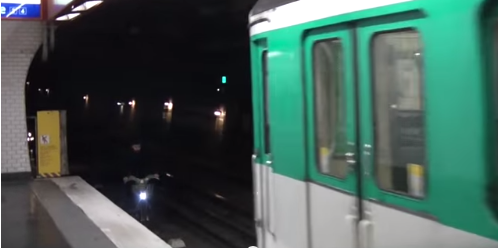 In bici sul binario della metro di Parigi [Video]