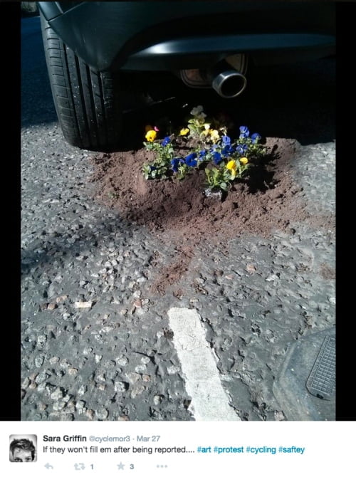 ciclista-scozzese-fiori-buche-2