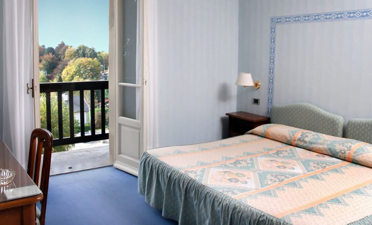 hotel moderno, camera
