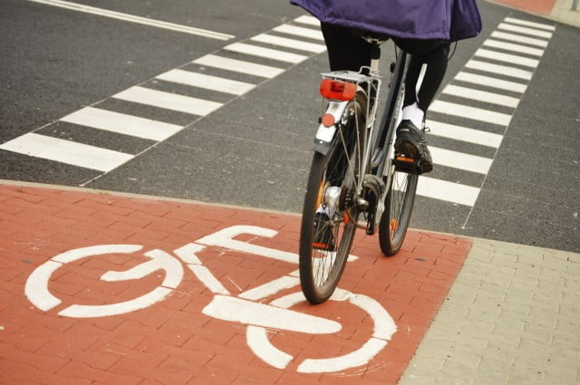 CICLABILE_VIA_EMILIA_BICI_ATTRAVERSAMENTO