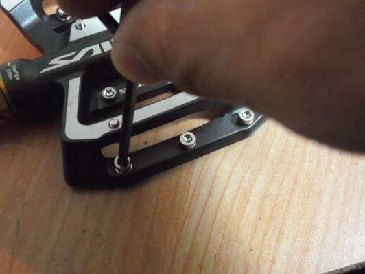 Regolazione pedali flat