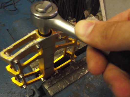 Regolazione pedali flat