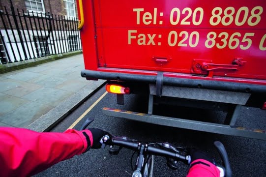 LONDRA_CAMION_SALVAICICLISTI_3