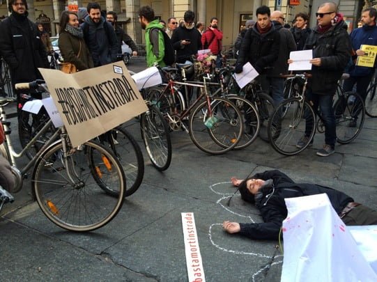 TORINO_BASTAMORTINSTRADA_FLASH_MOB