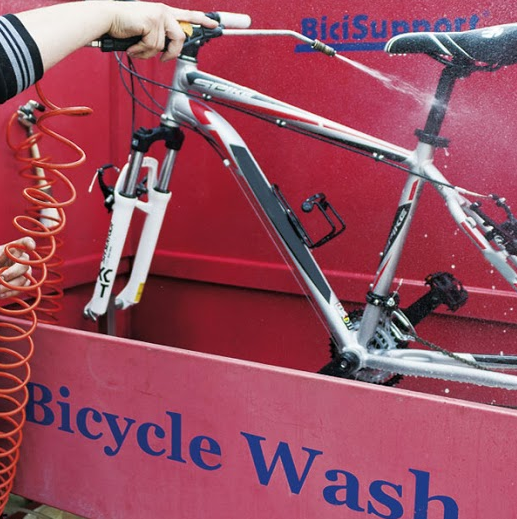 Bikehotel: la pulizia della bici del cliente