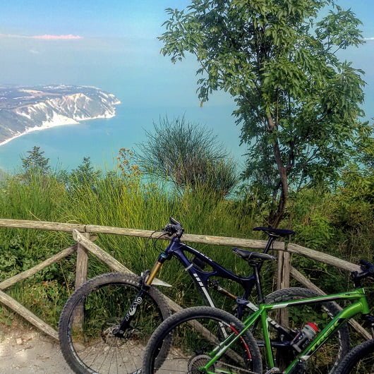 Conero in bici, ospiti dell'Agriturismo Gens Camuria - Bikeitalia.it