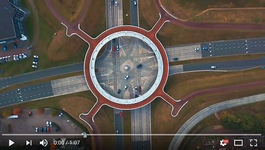 Il volo del drone sulla rotonda ciclabile di Eindhoven