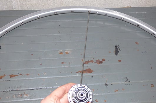 Fissare il raggio ruota da bici Ruota_14
