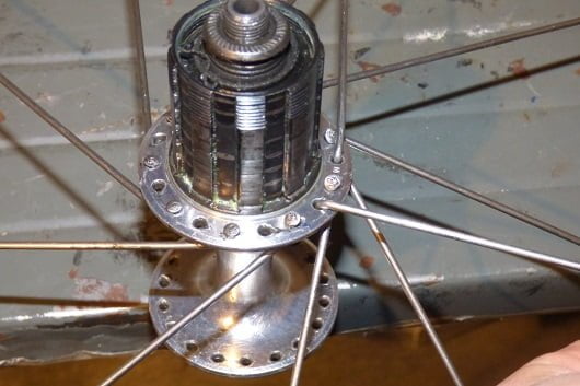 controllare il lato destro della ruota da bicicletta Ruota_35