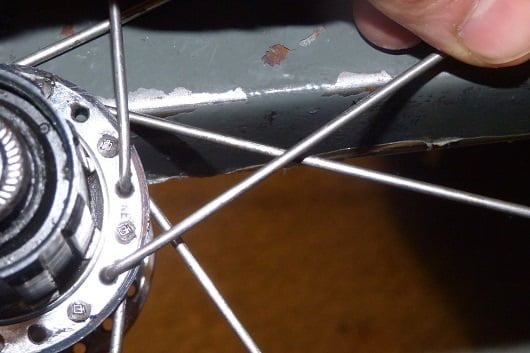 controllare i raggi esterni Ruota_37