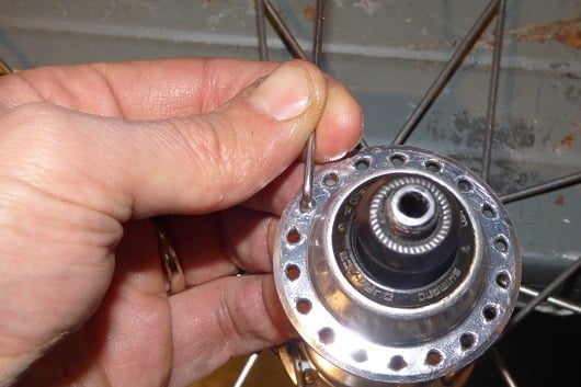 raggi sinistro cerchio bici dettaglio mozzo Ruota_50