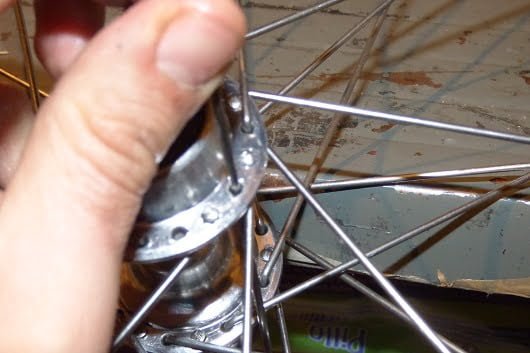 fissare i raggi restanti Ruota_60