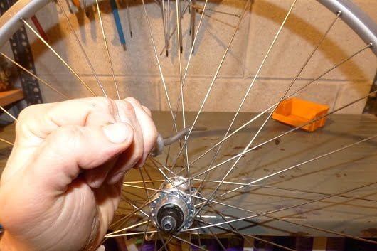 operazione per costruire un cerchio da bici Ruota_72