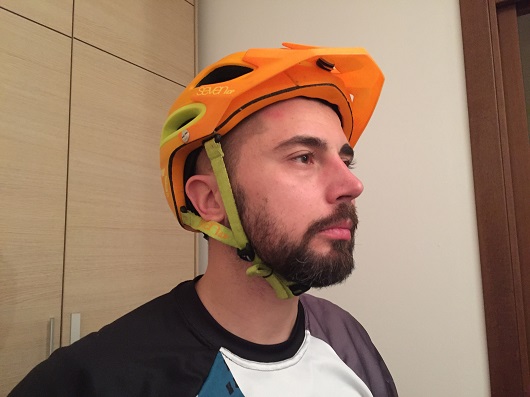 Indossare il casco da bici mtb