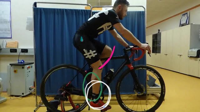 Ciclista in allenamento