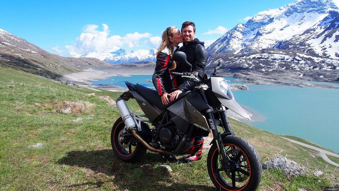 Coppia in moto