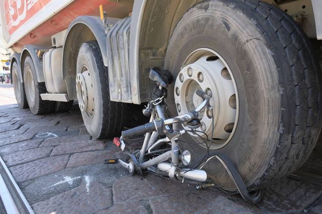 bici investita camion