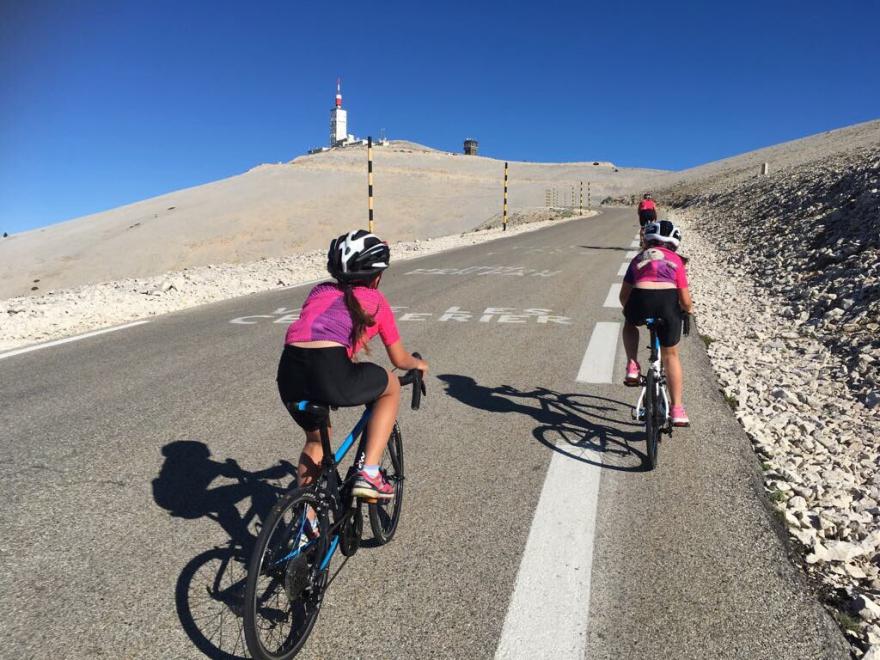 Miriam a 7 anni scala il Mont Ventoux bambine in bici