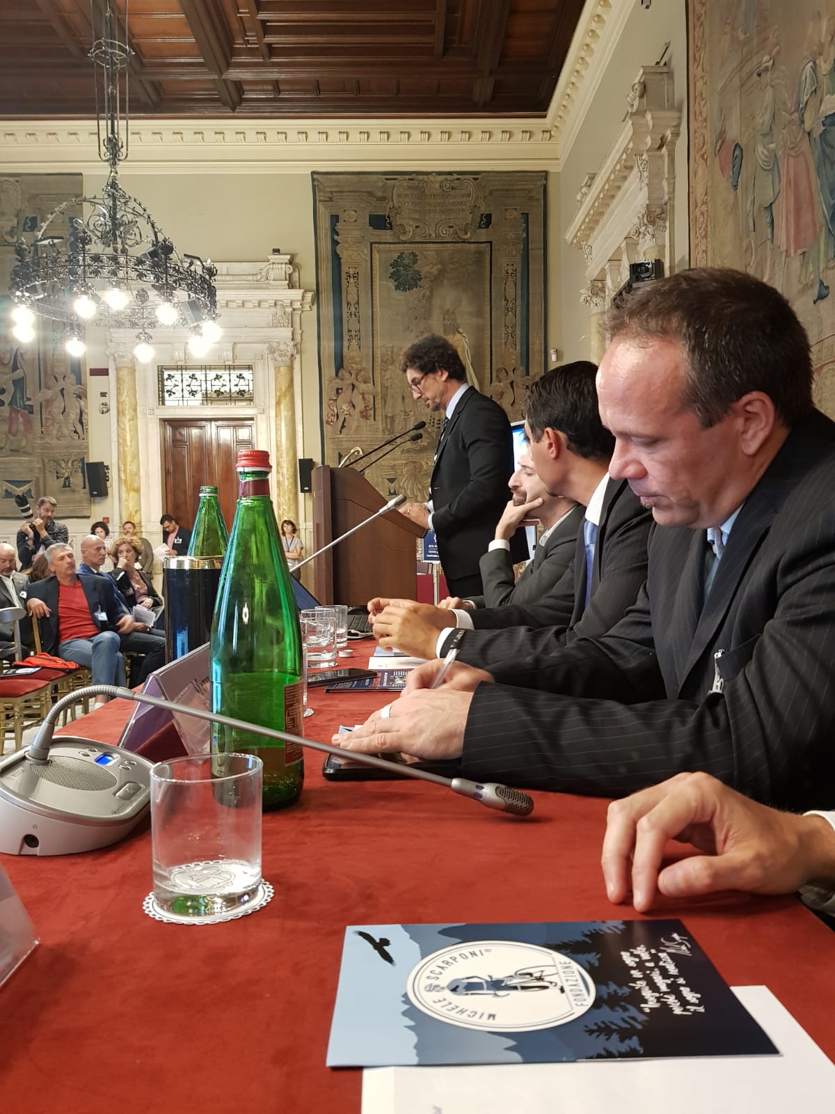 incontro alla camera