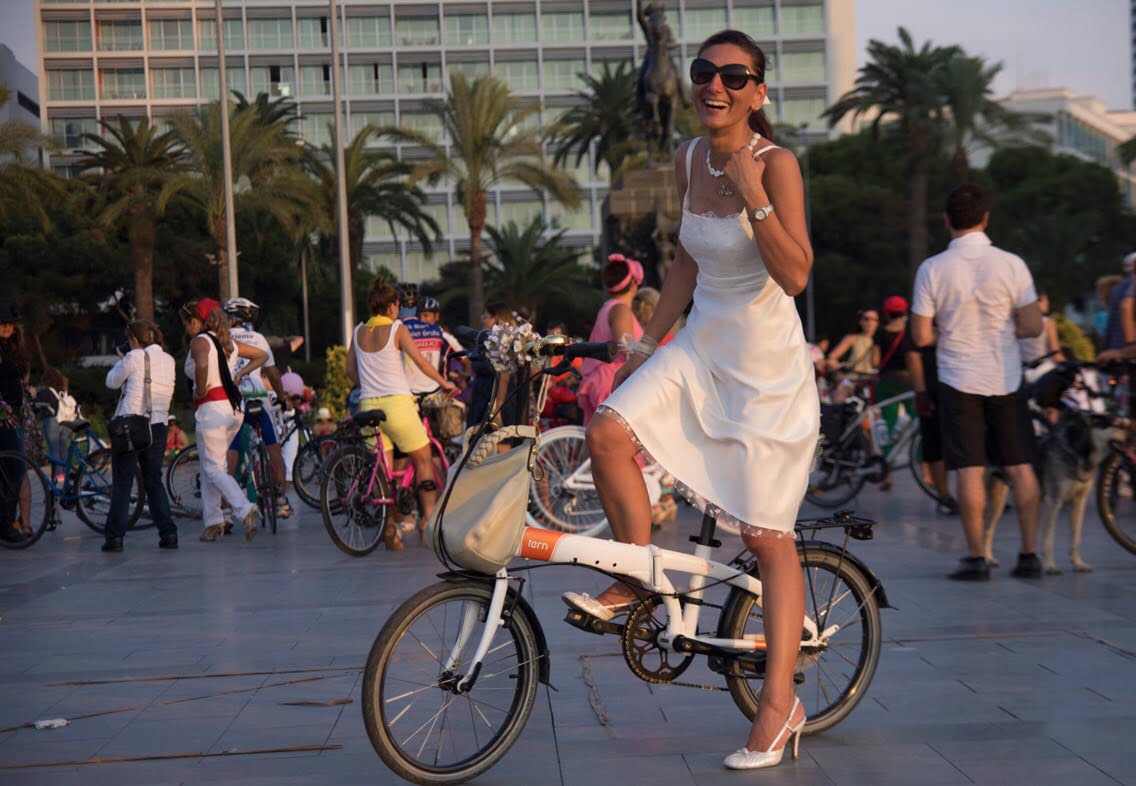 milano fancy women bike ride