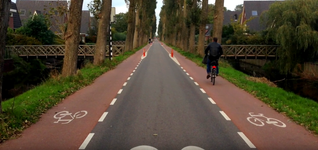 strada a precedenza biciclette