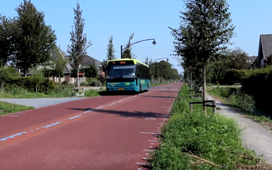 strada a precedenza biciclette