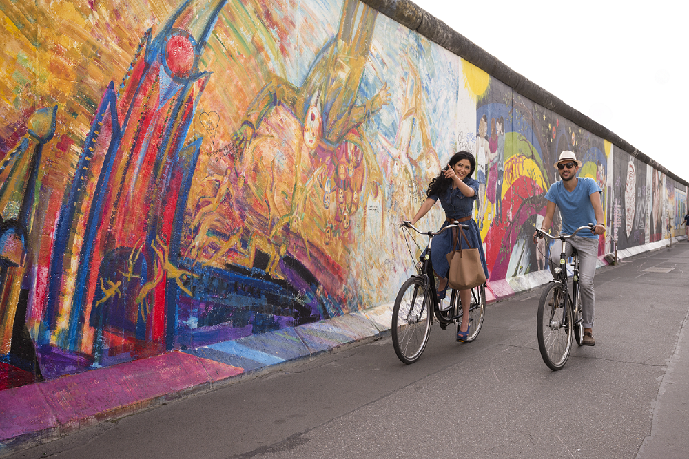 La pista ciclabile lungo il muro di Berlino