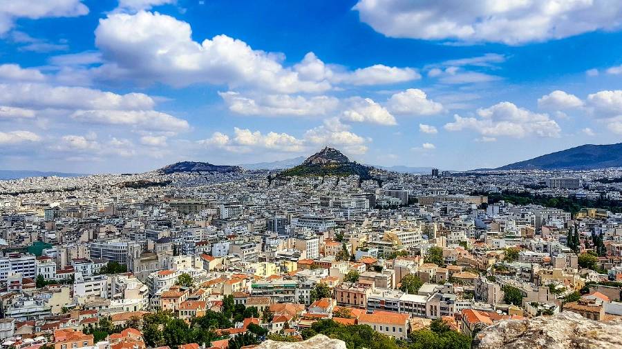 Atene chiude il centro storico alle auto per tre mesi