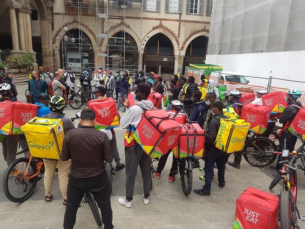 Trenord, rider fermato dalla polizia: negato l’ultimo treno per rientrare a casa