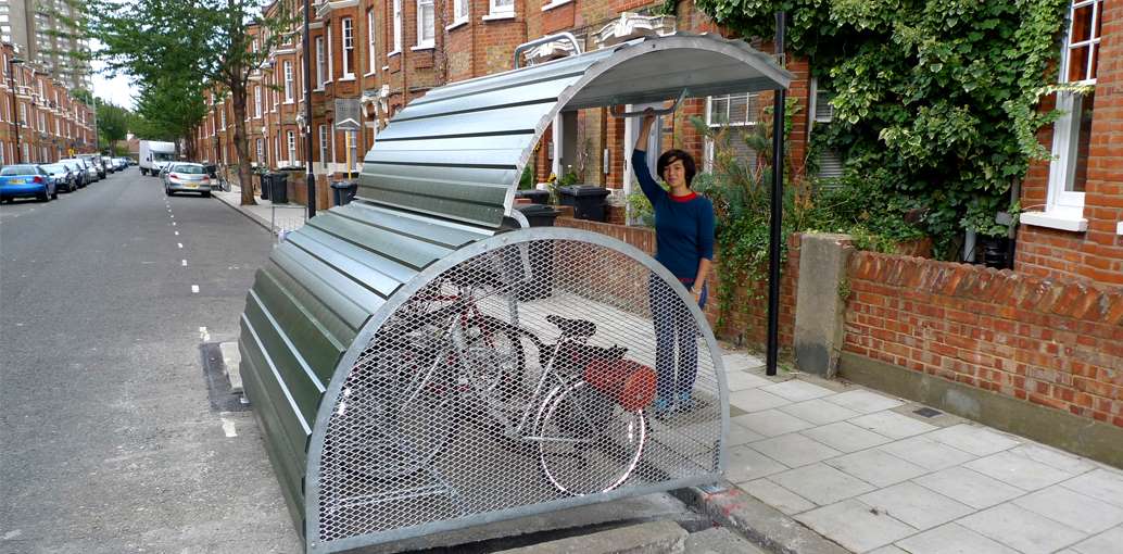 Londra: 500 nuovi box per il parcheggio sicuro delle bici