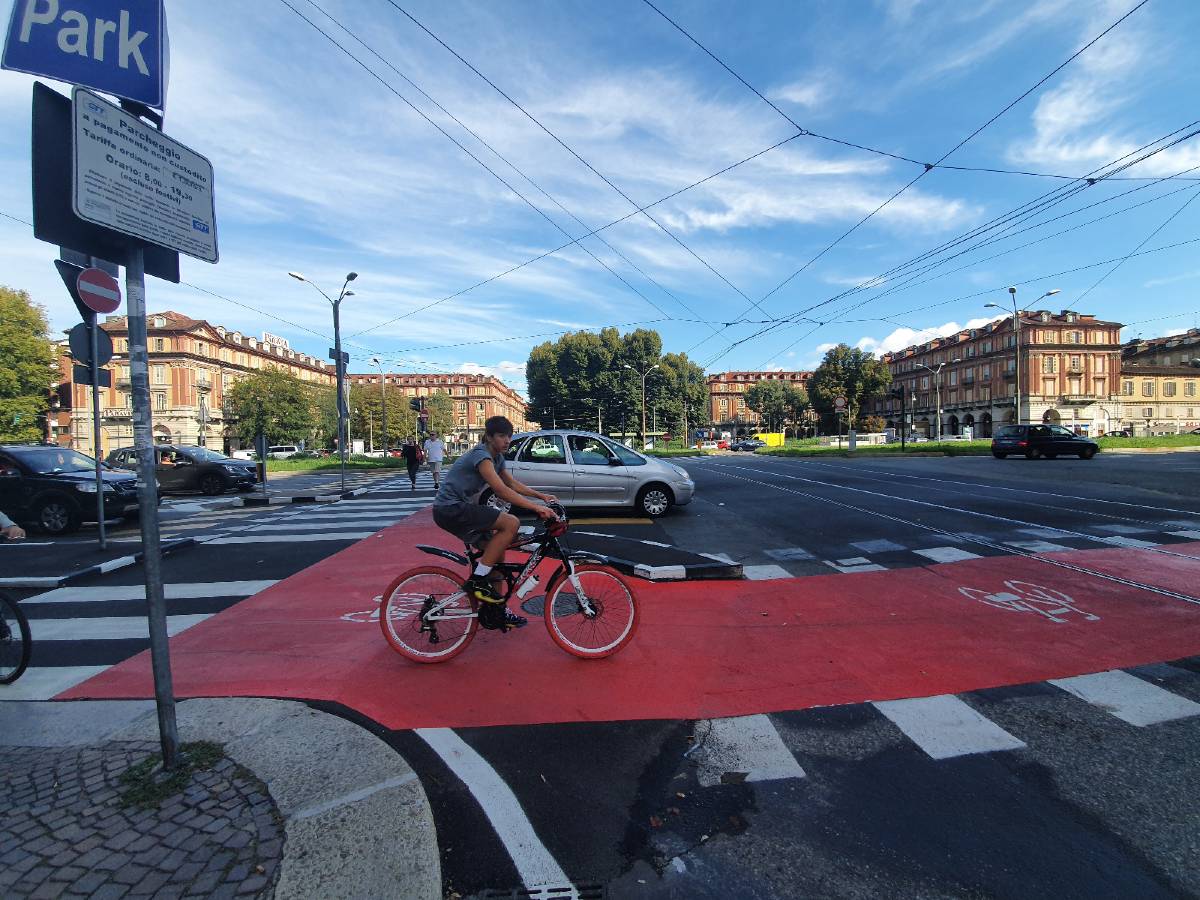Torino attraversamento ciclabile Piazza Statuto