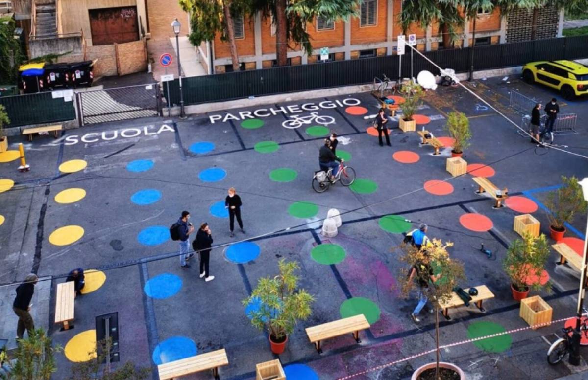 Bologna e Reggio Emilia: urbanismo tattico e nuove aree pedonali davanti alle scuole