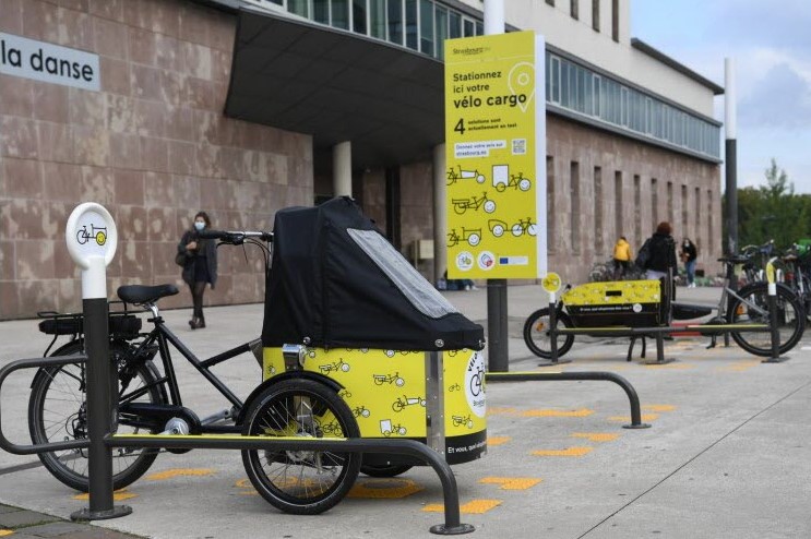 A Strasburgo si testano i nuovi parcheggi per cargo bike
