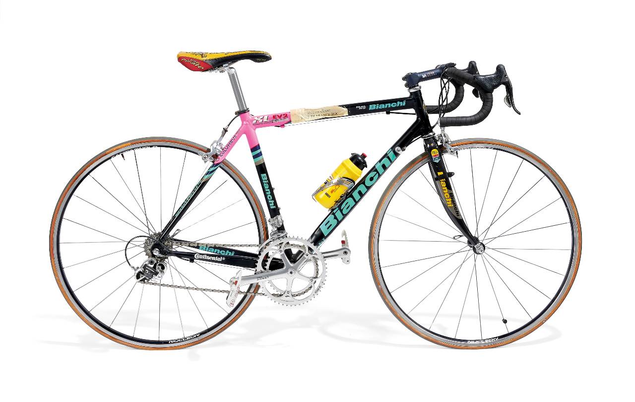 Battuta all’asta per 66.000 euro la bici del Tour de France 2000 di Marco Pantani