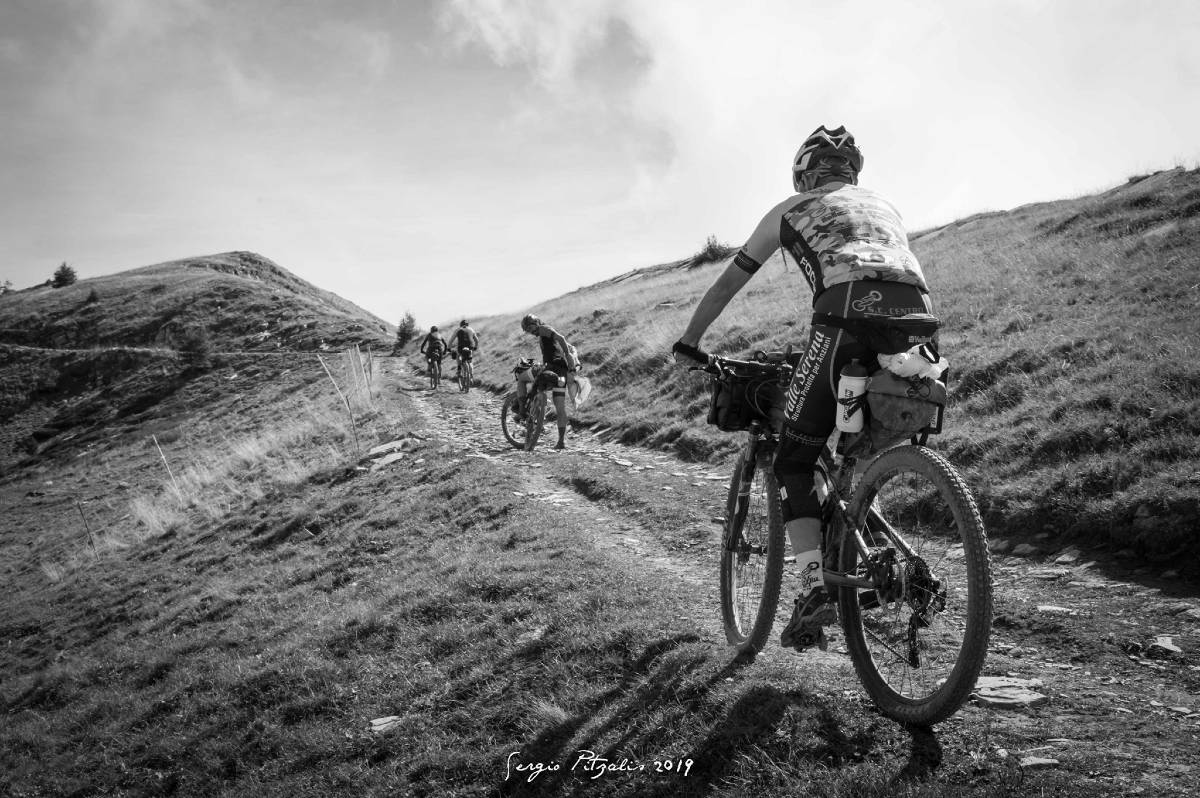 In bici foto bianco e nero mtb sterrato