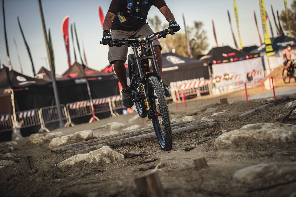 Bici mountain bike salto