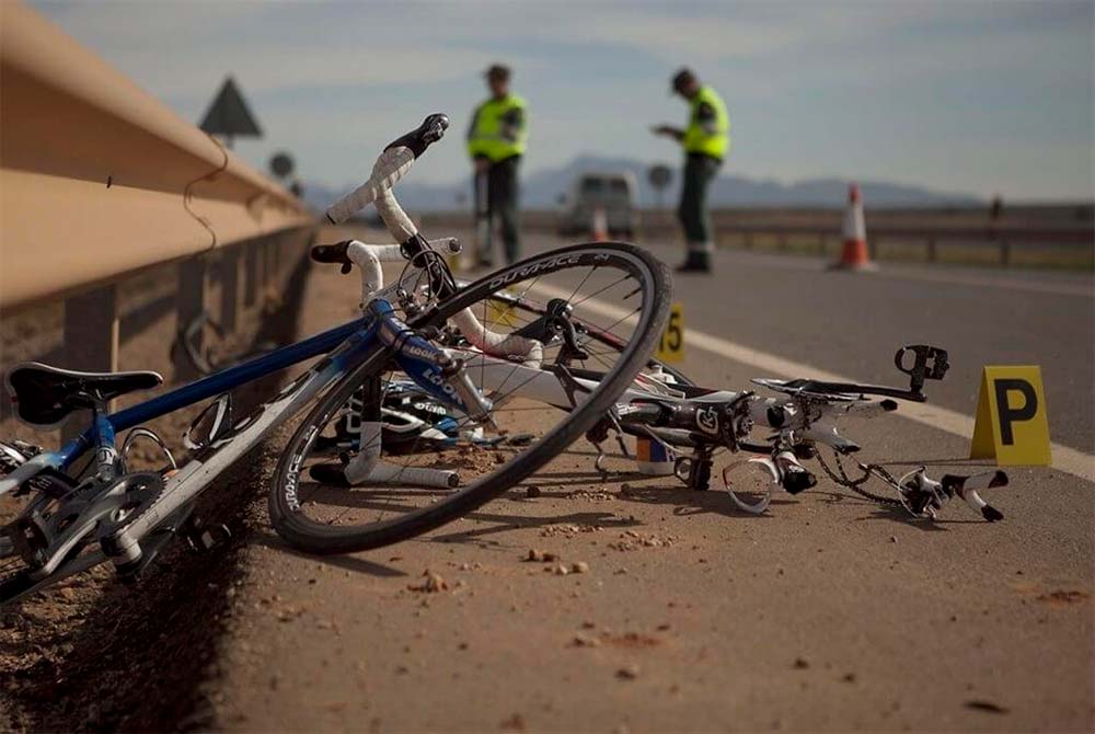 Spagna: vietato mettere in pericolo o intralciare i ciclisti