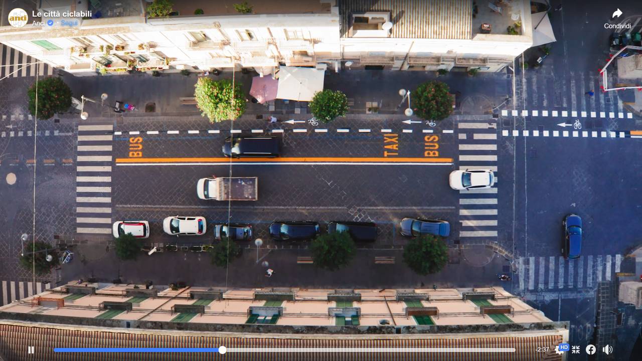 ANCI corsia ciclabile in preferenziale vista aerea