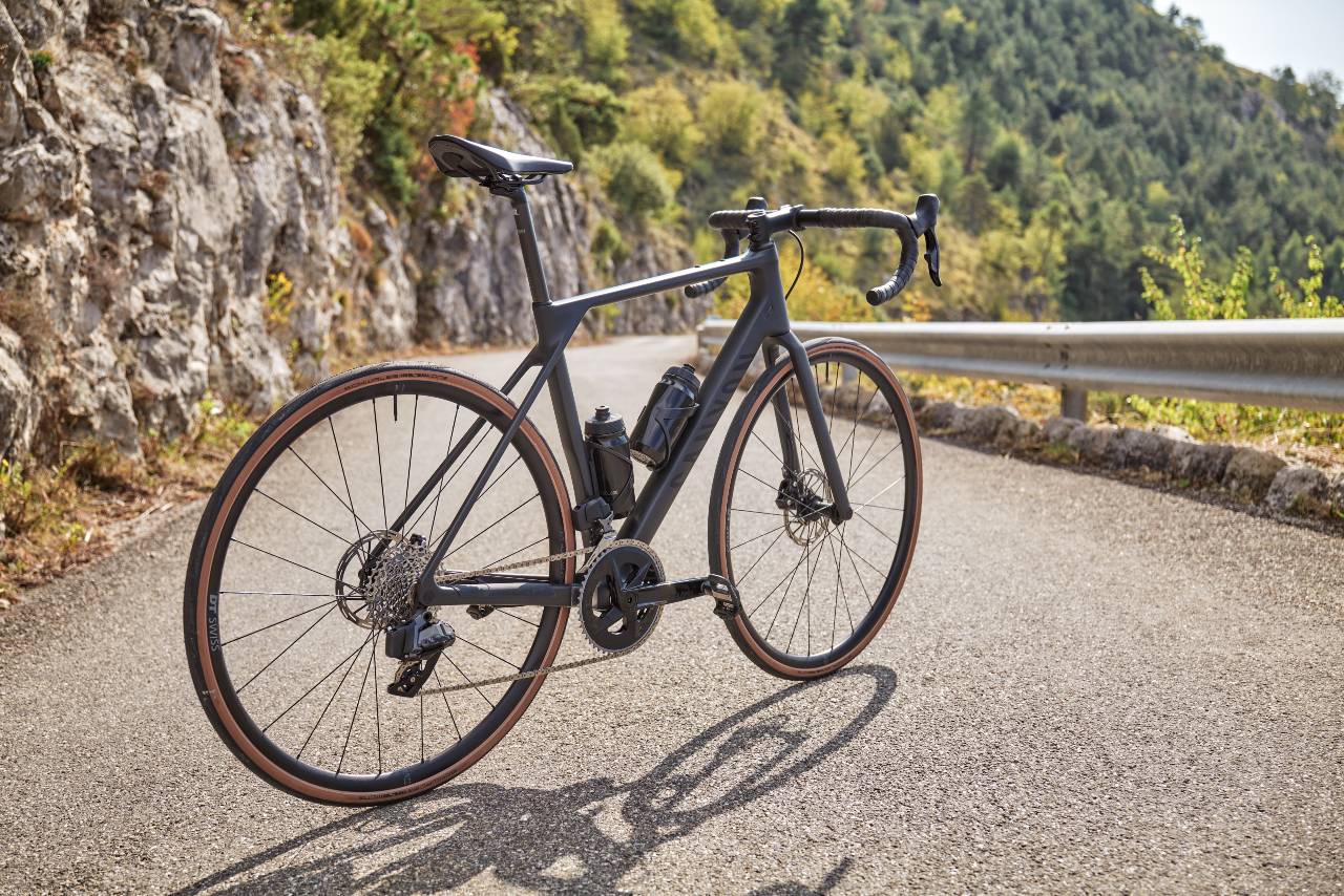 Canyon Endurace CF 7 ETAP credit Tino Pohlmann